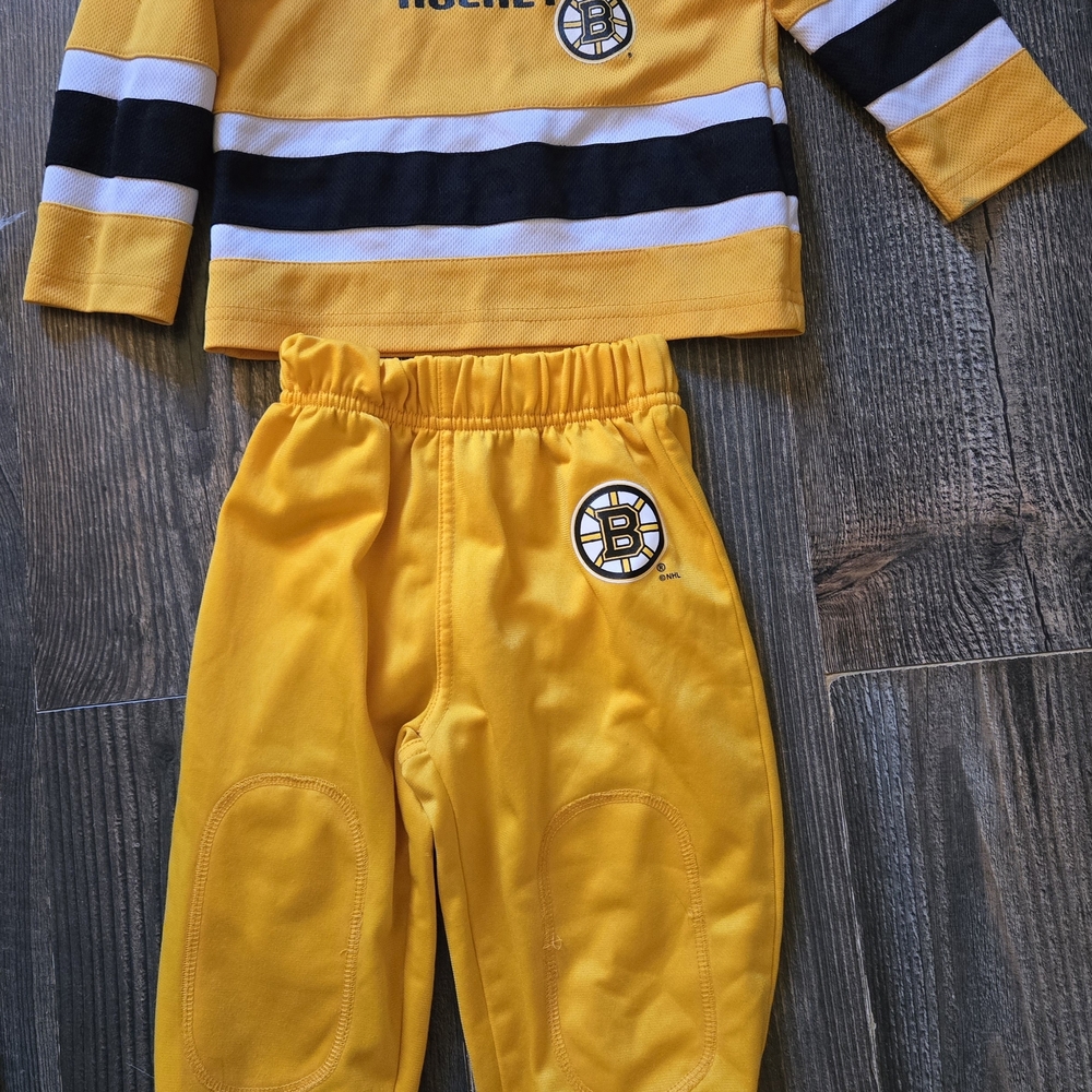 Reebok Yellow and Black Kids Sweatpants & Top Set - Boston Bruins Logo